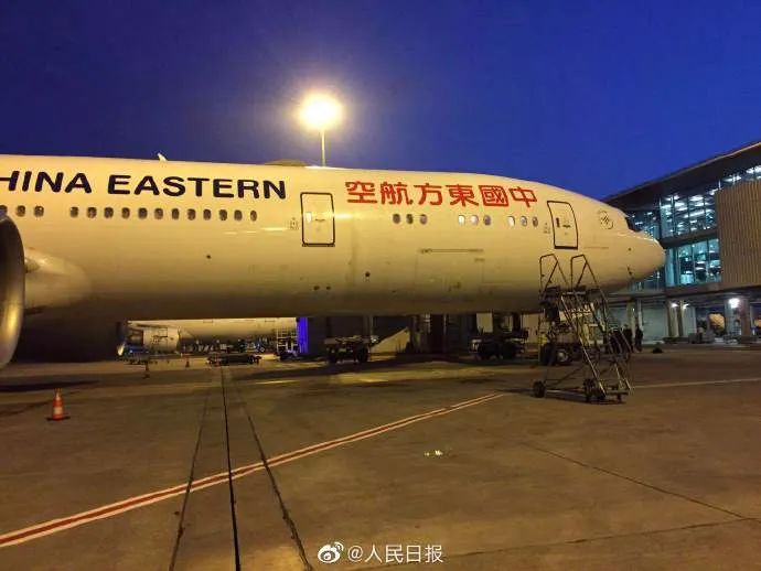 『金石』千里同好，坚于金石！中国援法医疗物资上的这句话亮了