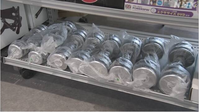 同期增长▲疫情扩大日本“家里蹲”增多,沙袋哑铃等居家解压产品热卖