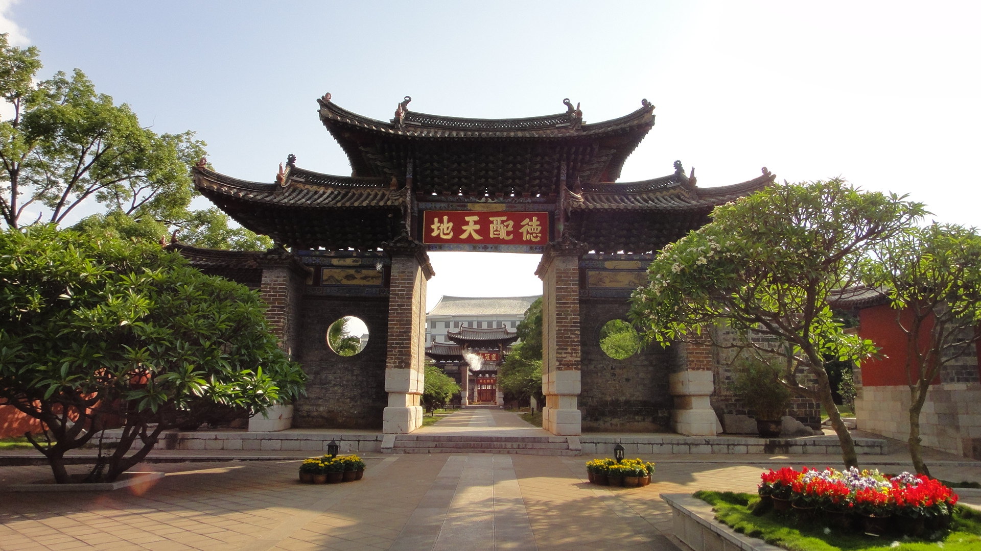 地址:红河哈尼族彝族自治州建水县临安路268号60文庙,建于元朝至元