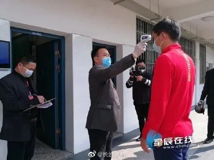 #大学#冲上热搜！这所大学为开学做硬核准备 网友：别人家学校