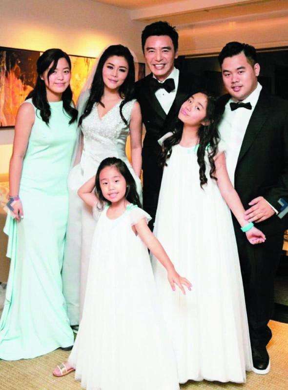 钟镇涛女儿越长越靓25岁生日获暖心祝福继母与她亲如姐妹