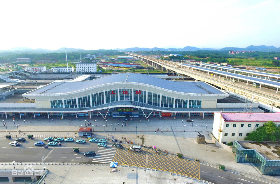 中国首座十字交叉垂直骑跨式高铁枢纽站上饶站
