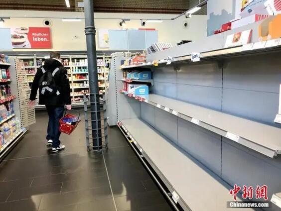 国际▲你可曾想到过，现在各国人民都在抢……手纸？！