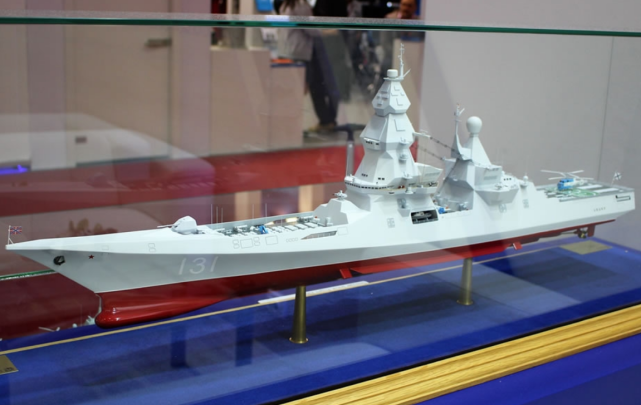 [在2015年俄罗斯军队论坛上展出的23560项目领袖级驱逐舰模型]