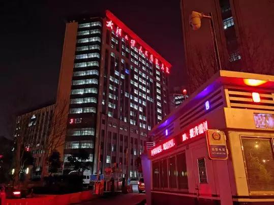 34岁的汤永阳是山东大学齐鲁医院一名外科专业护师.