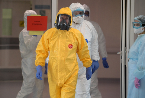 『国际』普京全副武装探访医院 秘书找来一位特殊摄影师跟拍