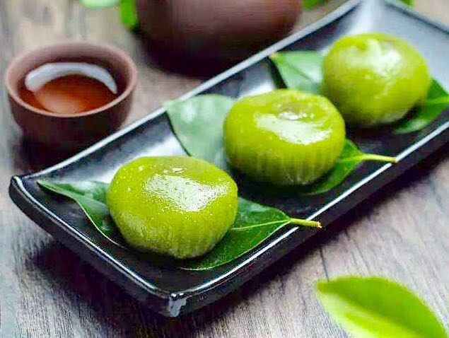 清明节快到了青团不仅是一道美味甜食也是代表春天的一种味道