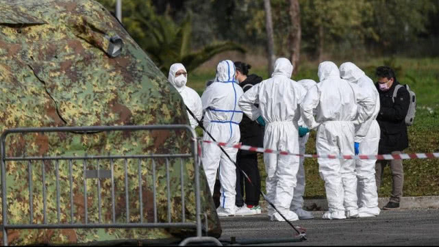 军事▲俄军将抽调核生化部队抗击疫情，携带军用特种防护装备