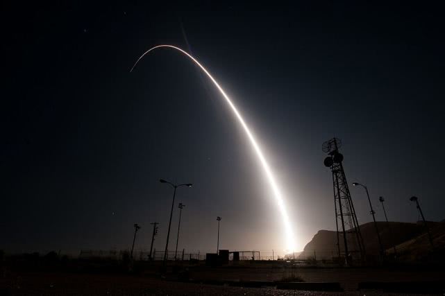 [空军]决定美国命运的飞机恢复训练，特朗普又能在空中下令发射核弹了
