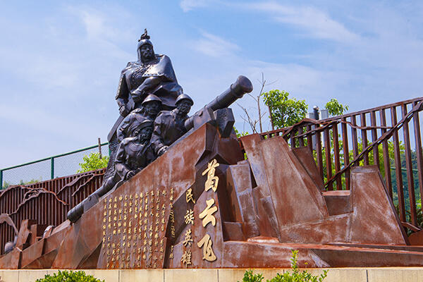 下午1時,英艦靠近定海,葛雲飛親自點燃定海保衛戰的第一炮, 英軍在