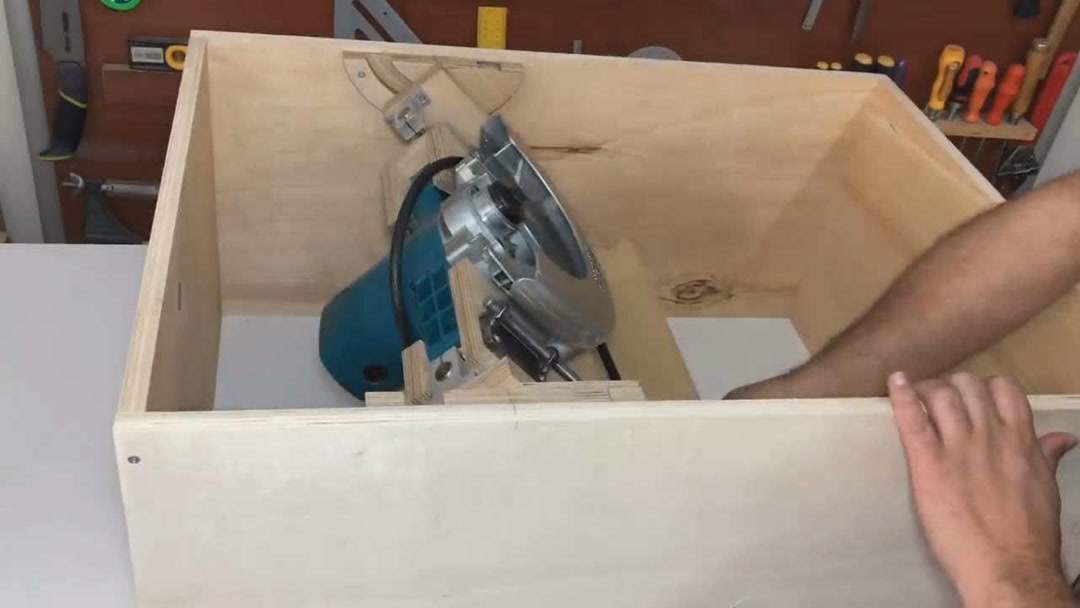 木工工具一一电圆锯改装台锯可斜切45度角