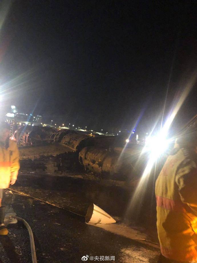 国际社会■菲律宾医疗撤离任务飞机起火 8人遇难