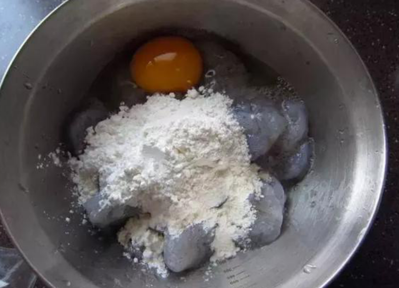 [蒸蛋羹]虾仁鲜香美味，和蛋羹一起做味道超级棒，炸成香酥虾，香味诱惑