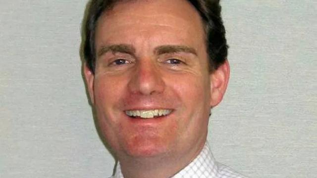 国际：华尔街高管因新冠病毒病故