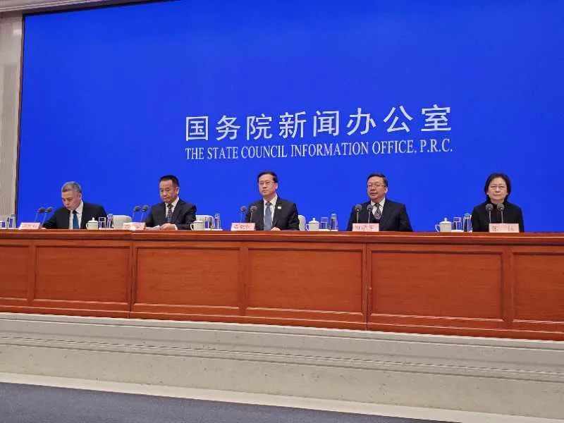 「外交部」外交部回应留学生是否需要回国