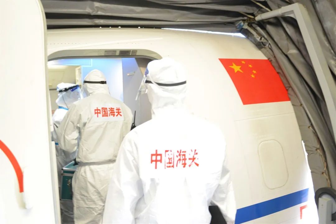 『』“战”在航班入境时