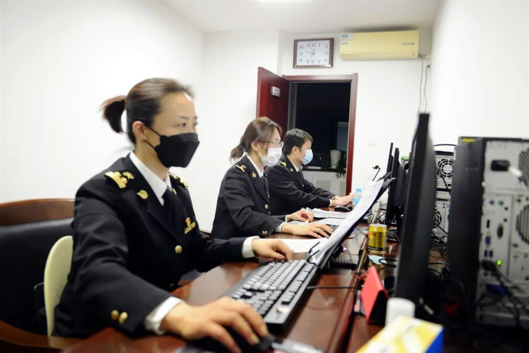 『』“战”在航班入境时