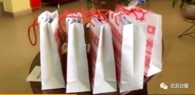 『口罩』细理游子绪，菰米似故乡！多地中国留学生晒健康包