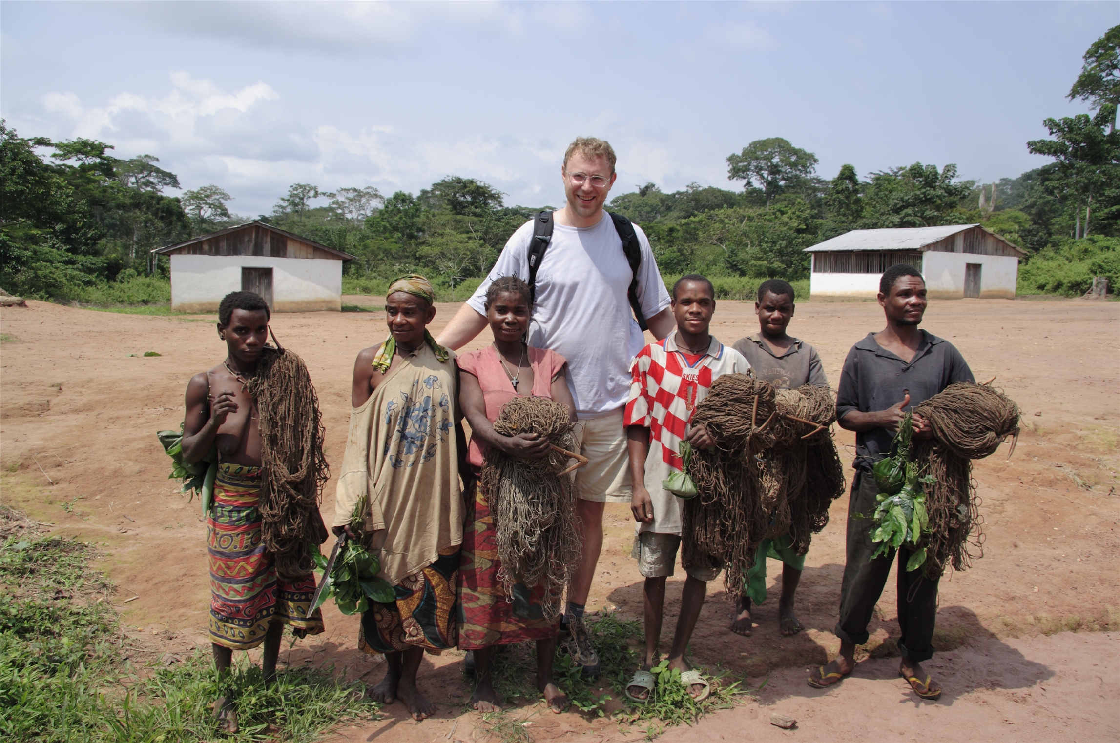 俾格米人自称"森林之子",崇尚原始森林和生身父母,但是这个种族最为