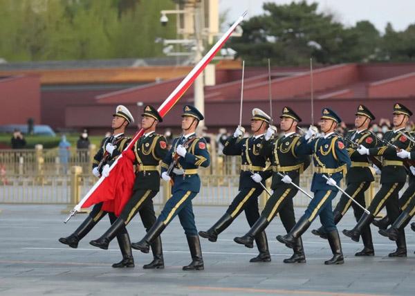 『天安门广场』天安门广场下半旗 全国哀悼抗疫牺牲烈士和逝世同胞