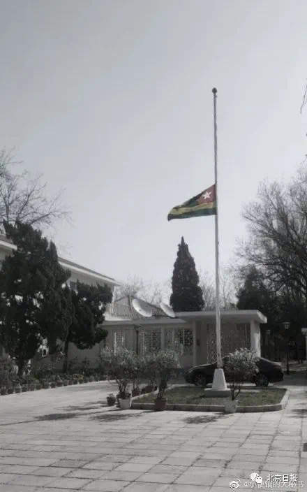 「国际」今天，多国驻华使馆为中国下半旗