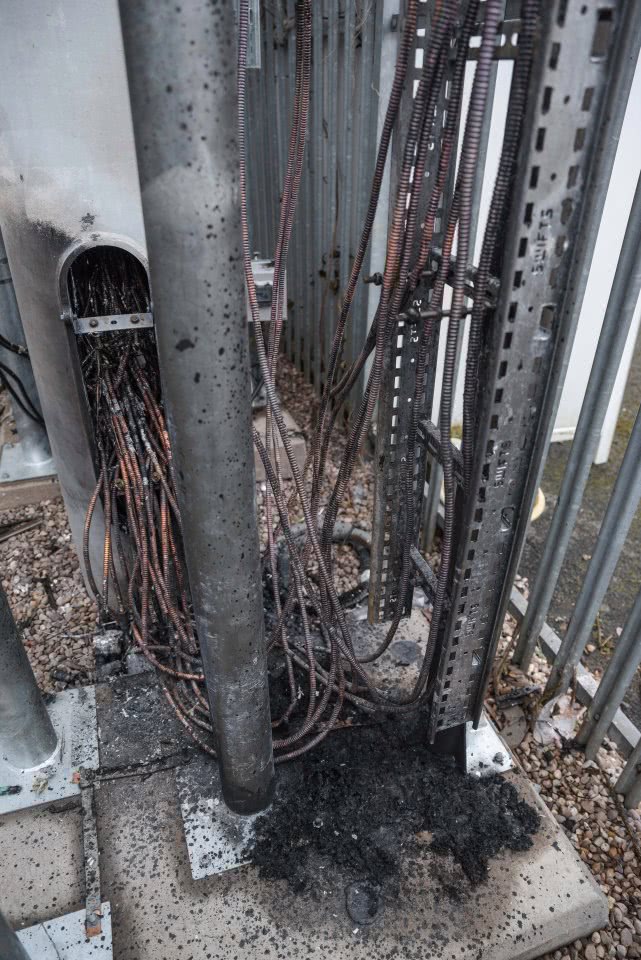 基站▲有谣言说新冠病毒疫情与5G有关……然后英国一处通讯基站被烧了