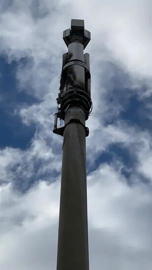 基站▲有谣言说新冠病毒疫情与5G有关……然后英国一处通讯基站被烧了