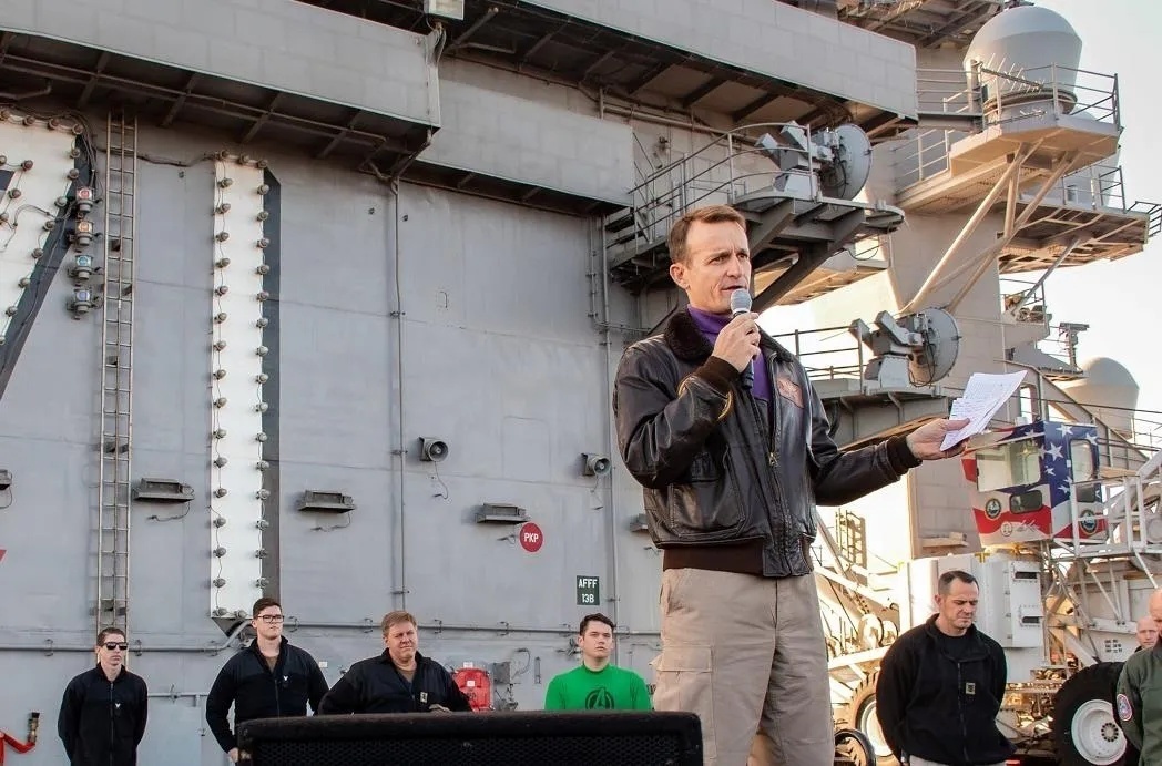 『海军』被解职的美国航母舰长，确诊了