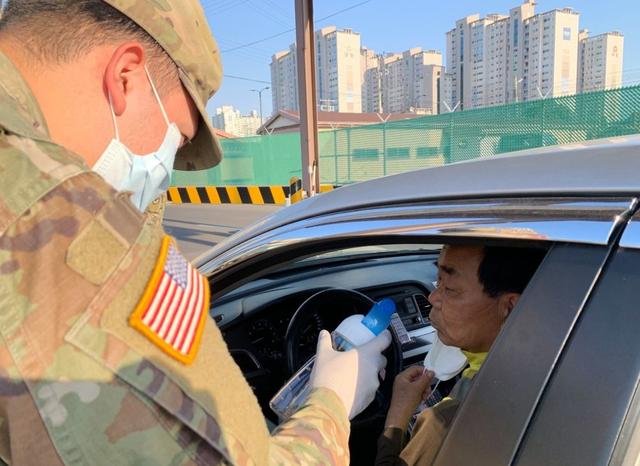 「美军」有多缺乏试剂盒?驻韩美军竟用苹果醋检测新冠肺炎患者