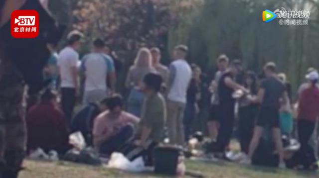「朝阳公园」外国人不戴口罩,扎堆北京一公园聚餐!网友大惊!官方回应了