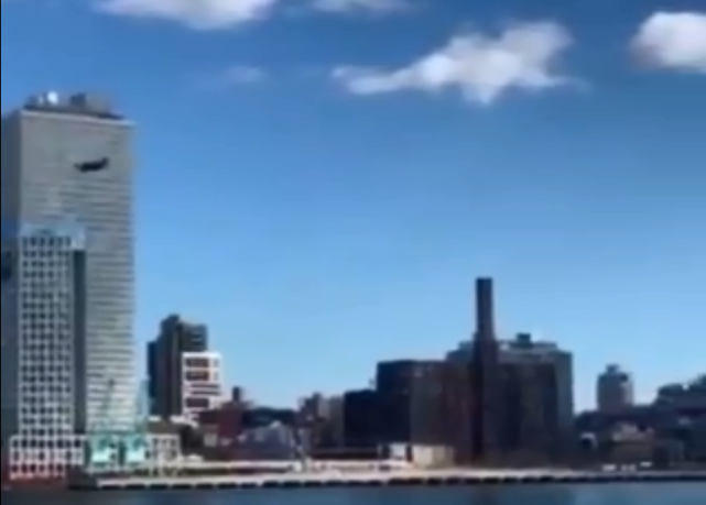 无人机■纽约公园出现无人机喊话“保持社交距离”,官方:不是我们派的