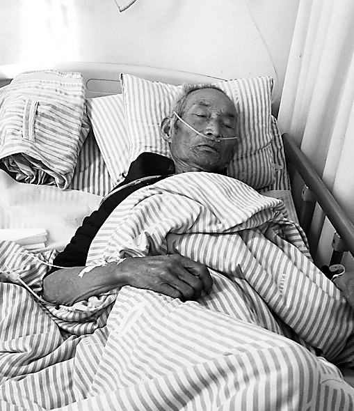 青县志愿者为身怀癌症的流浪老人寻家人