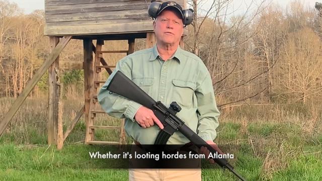 国际▲美国政客抽奖“防疫用品”送给支持者，奖品是一把来复枪