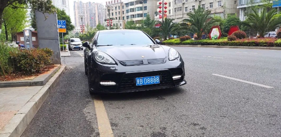 违规停车云a·7y35m9占用非机动车道云d·1832w10违规停车贵b·9926