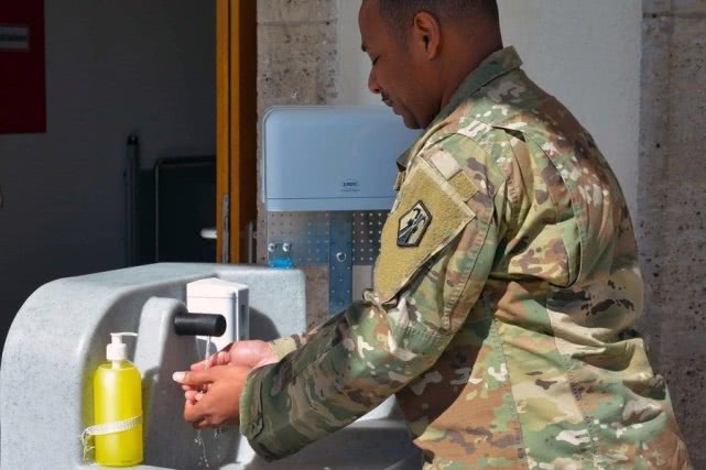 「美军」德国斯图加特基地美军士兵新冠病毒感染人数已破100