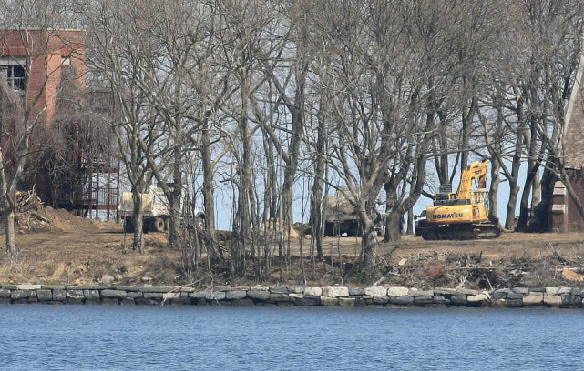 【国际】无人机视频显示,疫情期间囚犯在纽约无人岛大量埋葬尸体