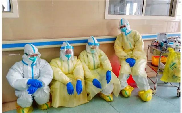 「」小区为援鄂护士免1年物业费、停车费，实在！