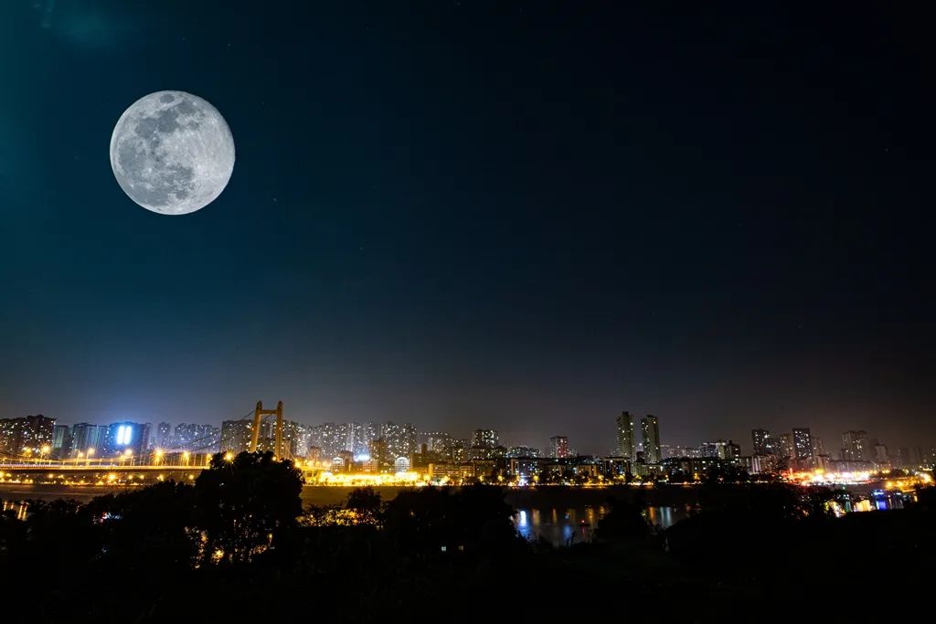 超级月亮昨晚点亮津城夜空江津人的朋友圈刷屏啦