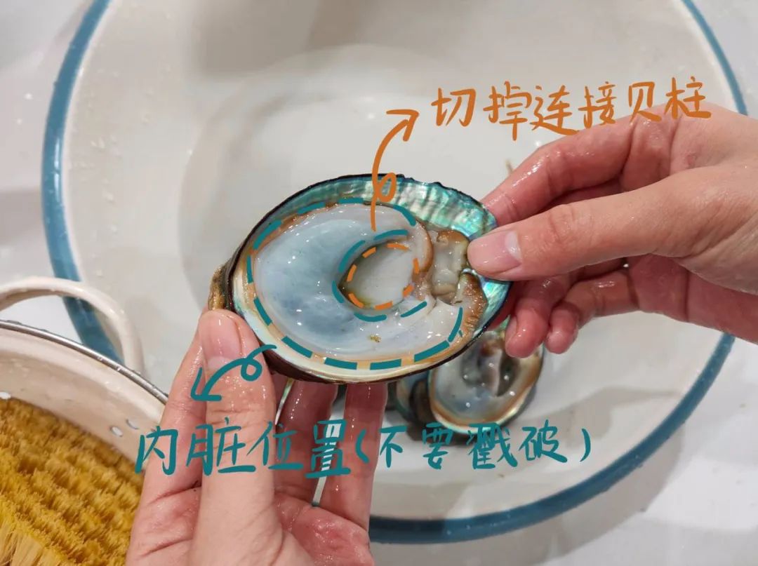 『海鲜』粤菜里的战斗鸡，酱香的鲍鱼鸡煲