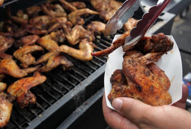 ##美媒：疫情期间球赛取消，美国“比赛伴侣”鸡翅大量滞销