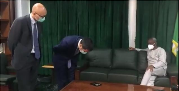 国际社会▲中国大使向尼日利亚“鞠躬道歉”？使馆声明