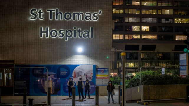 【英国首相】英国首相已经出院去乡间疗养，不会立即恢复工作