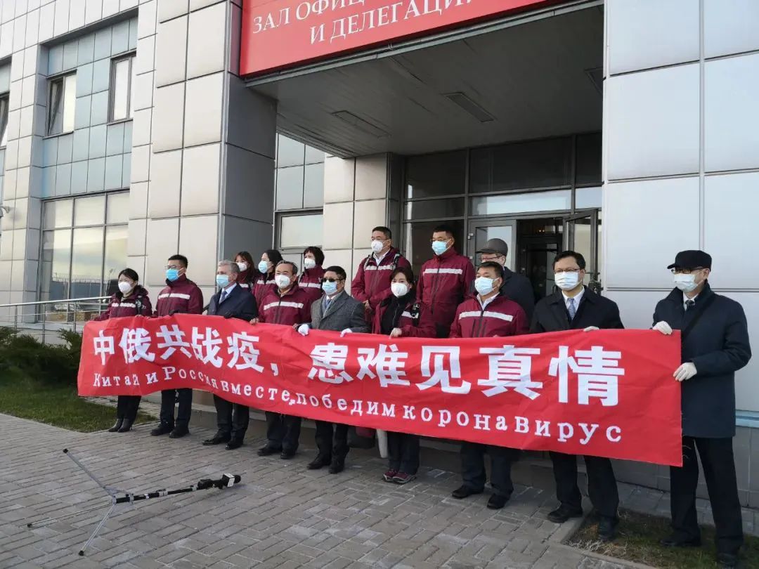 【传染病】中国专家组乘军机驰援，舱内这一幕让人肃然起敬！