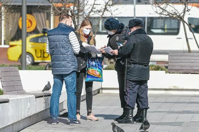 【传染病】中国专家组乘军机驰援，舱内这一幕让人肃然起敬！