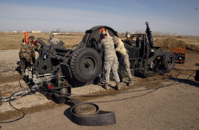 [美军在检修MAAS系统]