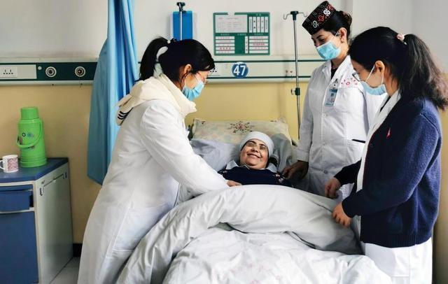 『社会』4000米高原上，深圳援疆医生成功为一名危重患者实施手术