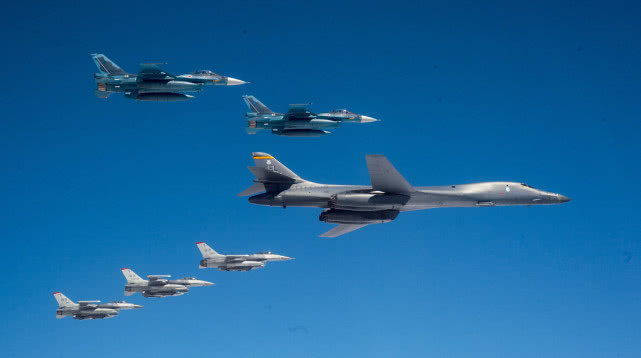 [轰炸机]往返狂奔30小时！美军B-1B轰炸机从本土直飞日本参加演练