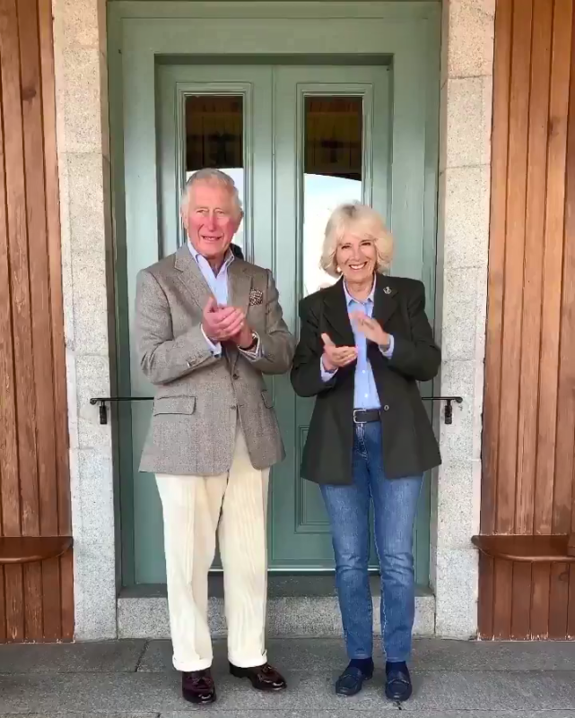 「查尔斯王子」查尔斯王子新冠肺炎治愈后首次露面，为医护人员鼓掌