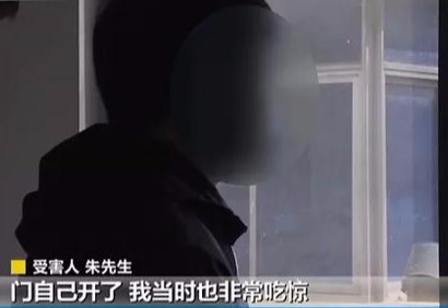 租房▲男子连骗7人全靠这一招，被抓时还在看法律书做笔记！