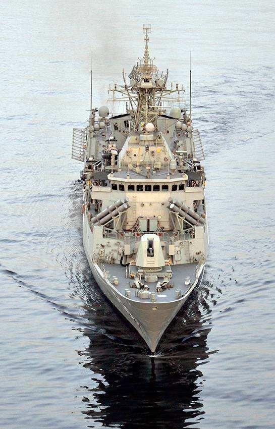 『军舰』自讨苦吃！澳大利亚战舰欲穿越海峡，结果遭大批军舰拦截